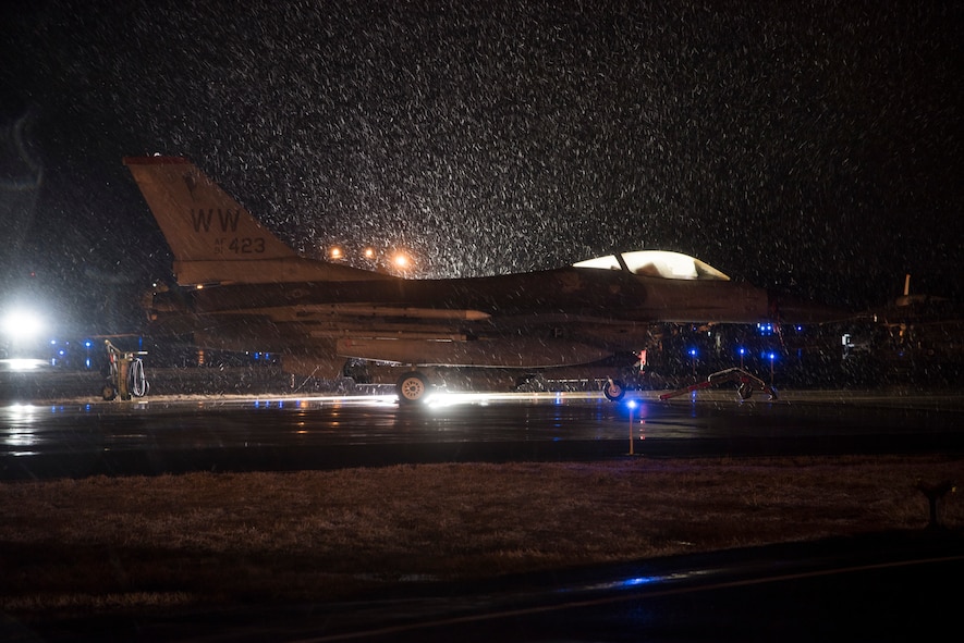 An F-16 Fighting Falcon idles in the snow as it waits to be armed during exercise Beverly Sunrise 16-03 at Misawa Air Base, Japan, March 22, 2016. The 35th Fighter Wing’s F-16s are multi-role fighter aircraft capable of performing Suppression of Enemy Air Defenses tactics, and belong to the only SEAD dedicated wing in the Pacific Air Forces. (U.S. Air Force photo by Senior Airman Patrick S. Ciccarone) 