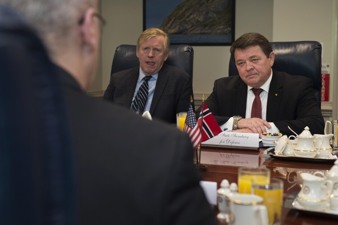 Norwegian State Secretary for Defense Oystein Bo, right, meets with Deputy Defense Secretary Bob Work, foreground, at the Pentagon, March 24, 2016. DoD photo by Air Force Senior Master Sgt. Adrian Cadiz