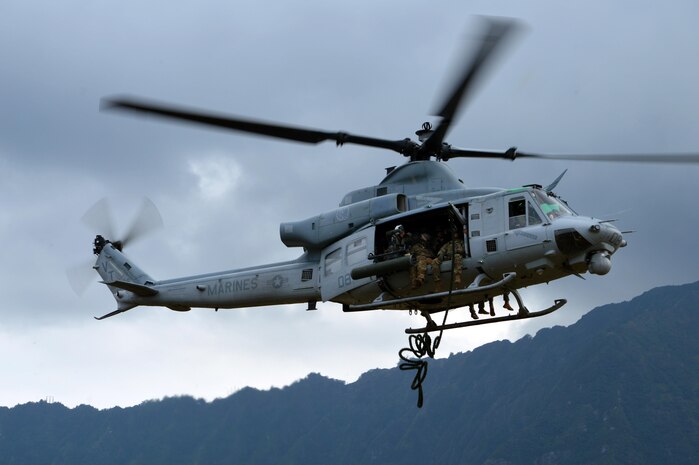 A rope is dropped from a UH-1Y "Venom" helicopter assigned to the "Scarface" Marine Light Attack Helicopter Squadron 367 to kickoff the fast rope insertion extraction system (FRIES) training at Marine Corps Training Area Bellows, Hawaii, on March 22, 2016. Soldiers assigned to Comanche Troop, 3rd Squadron, 4th Cavalry Regiment, 3rd Brigade Combat Team, 25th Infantry Division and Airmen with the 25th Air Support Squadron conducted the training together. (Photo by Staff Sgt. Armando R. Limon, 3rd Brigade Combat Team, 25th Infantry Division)