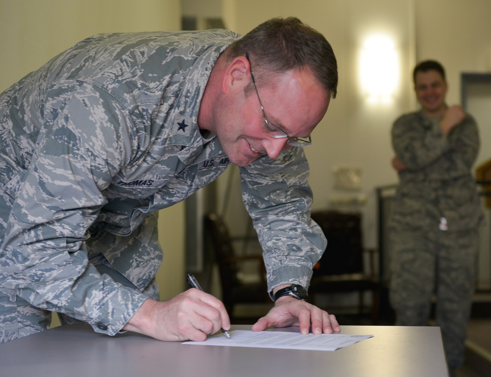 Brig. Gen. Jon T. Thomas, 86th Airlift Wing commander, signs a pledge to kick off the 2016 Air Force Assistance Fund campaign March 21, 2016, at Ramstein Air Base, Germany. The program is designed to allow Airmen to help others through the program’s charitable affiliates that provide support to Airmen and their dependents, including those in emergencies and who need help paying for educational costs. (U.S. Air Force photo/Airman 1st Class Lane T. Plummer)