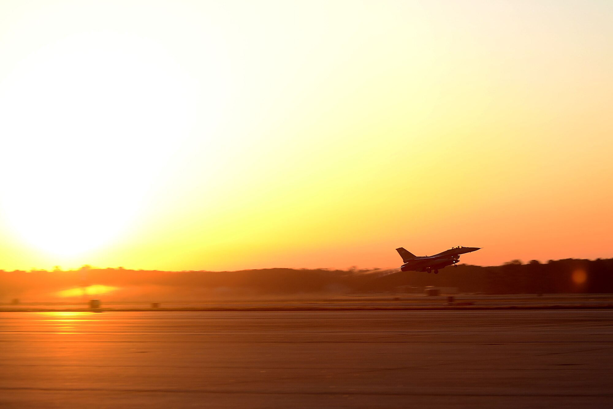 An F-16CM Fighting Falcon pilot assigned to the 20th Fighter Wing takes off at Shaw Air Force Base, S.C., March 22, 2016. Team Shaw members spent the day participating in operational readiness exercise Weasel Victory 16-08. (U.S. Air Force photo by Airman 1st Class Kelsey Tucker)