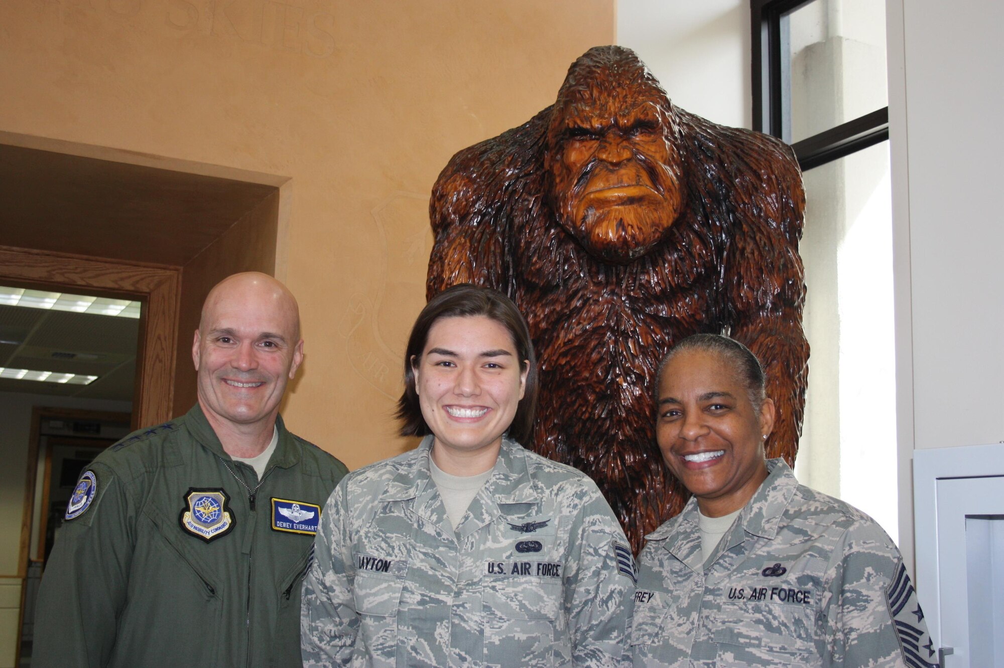 A top performer at the Western Air Defense Sector had the opportunity to meet the Air Mobility Command’s senior leaders during a visit to Joint Base Lewis-McChord April 6.  Gen. Carlton D. Everhart II, left, Air Mobility Command commander, presented Staff Sgt. Elisa Layton, middle, RF Transmission Systems apprentice, with a commander's coin in recognition of her graduating from technical school at Keesler AFB as a distinguish graduate.  She was awarded the "Top Graduate" in IT fundamentals with a 99% test average and recently received her Space Systems Technology Community College of the Air Force degree.  Everhart and the Command Chief for Air Mobility Command, right, Chief Master Sgt. Shelina Frey, received an overview of WADS mission of maintaining North American Aerospace Defense Command (NORAD) air sovereignty and aerospace control over 73 percent of the western United States.