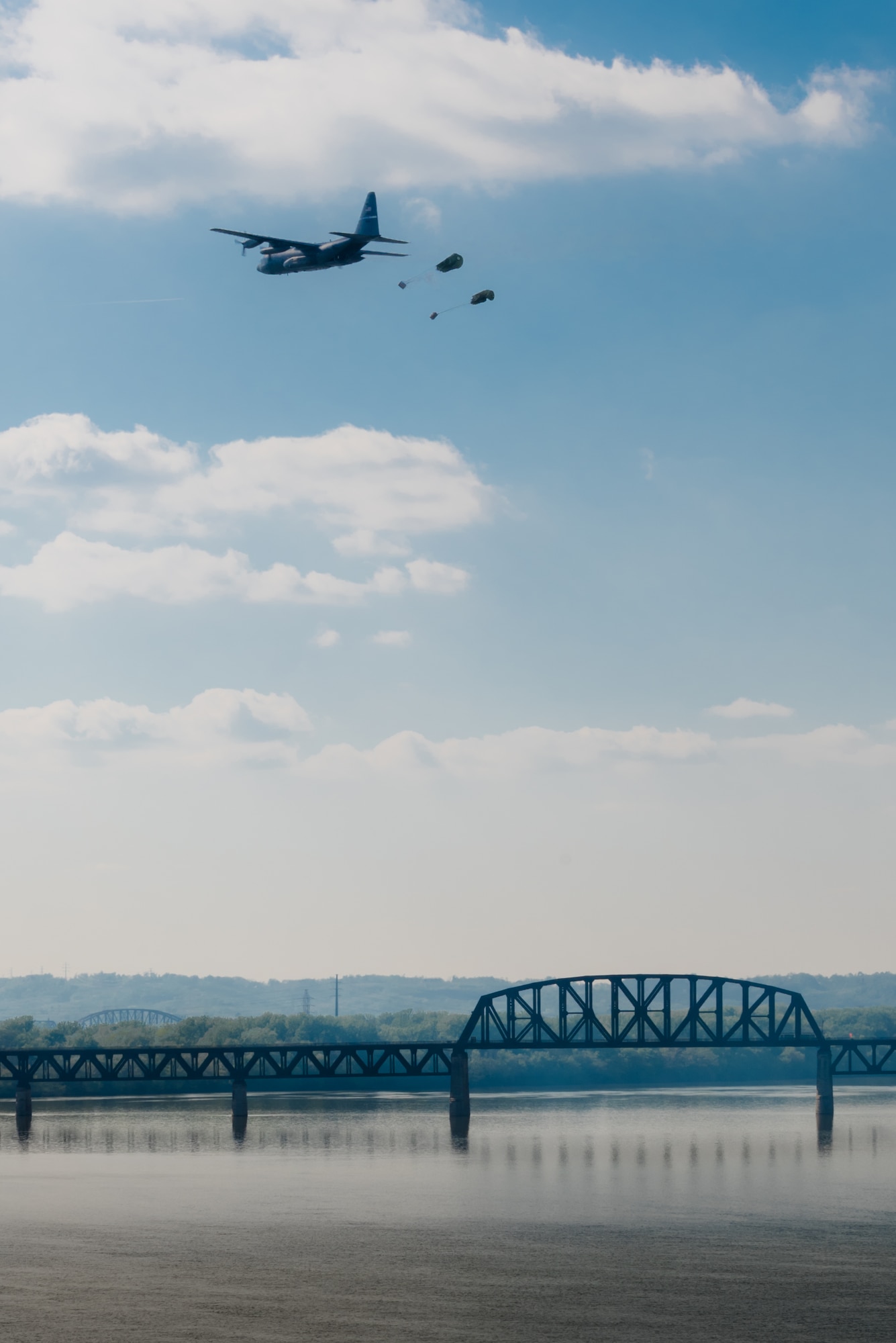 A Kentucky Air National Guard C-130 Hercules transport plane airdrops two bundles of cargo into the Ohio River during the Thunder Over Louisville air show in downtown Louisville, Ky., April 23, 2016. The event drew an estimated crowd of 725,000 spectators to the banks of the Ohio River. (U.S. Air National Guard photo by Maj. Dale Greer)