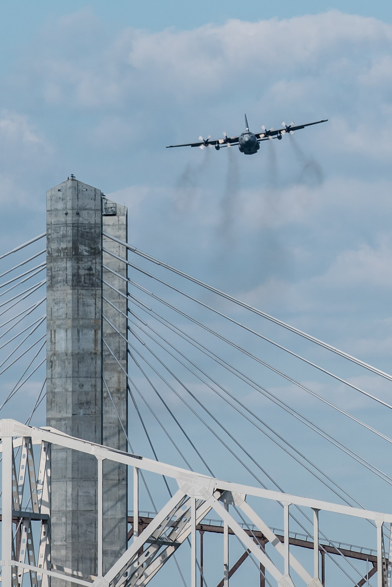 A Kentucky Air National Guard C-130 Hercules transport plane approaches the show box during the Thunder Over Louisville air show in downtown Louisville, Ky., April 23, 2016. The plane and crew airdropped two bundles of cargo into the Ohio River to demonstrate the Hercules’ airlift capabilities. (U.S. Air National Guard photo by Maj. Dale Greer)
