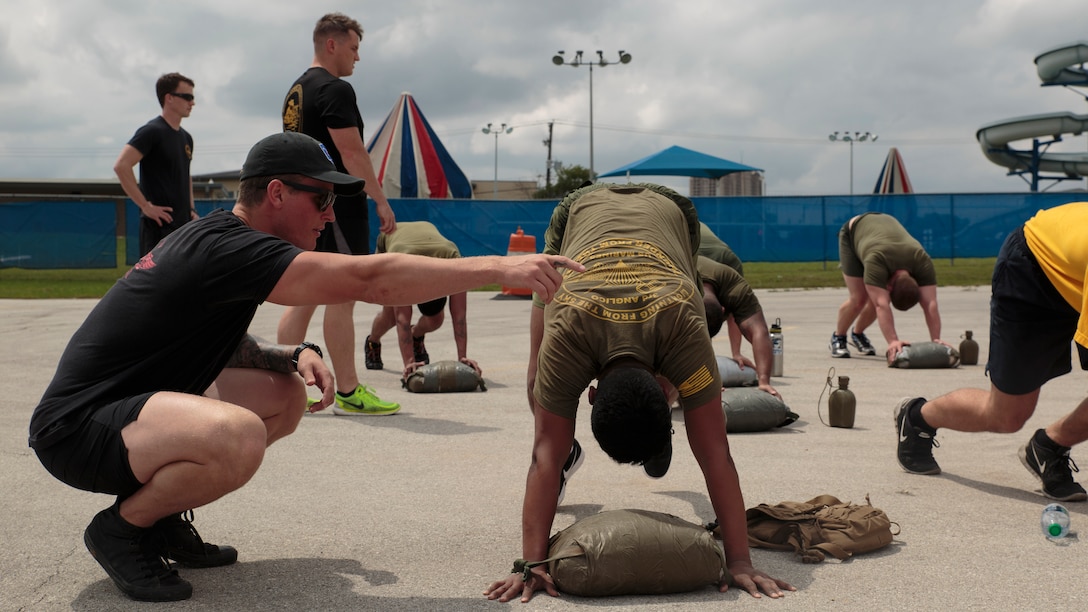 MARFORRES sailors participate in FMF reconnaissance corpsman screening