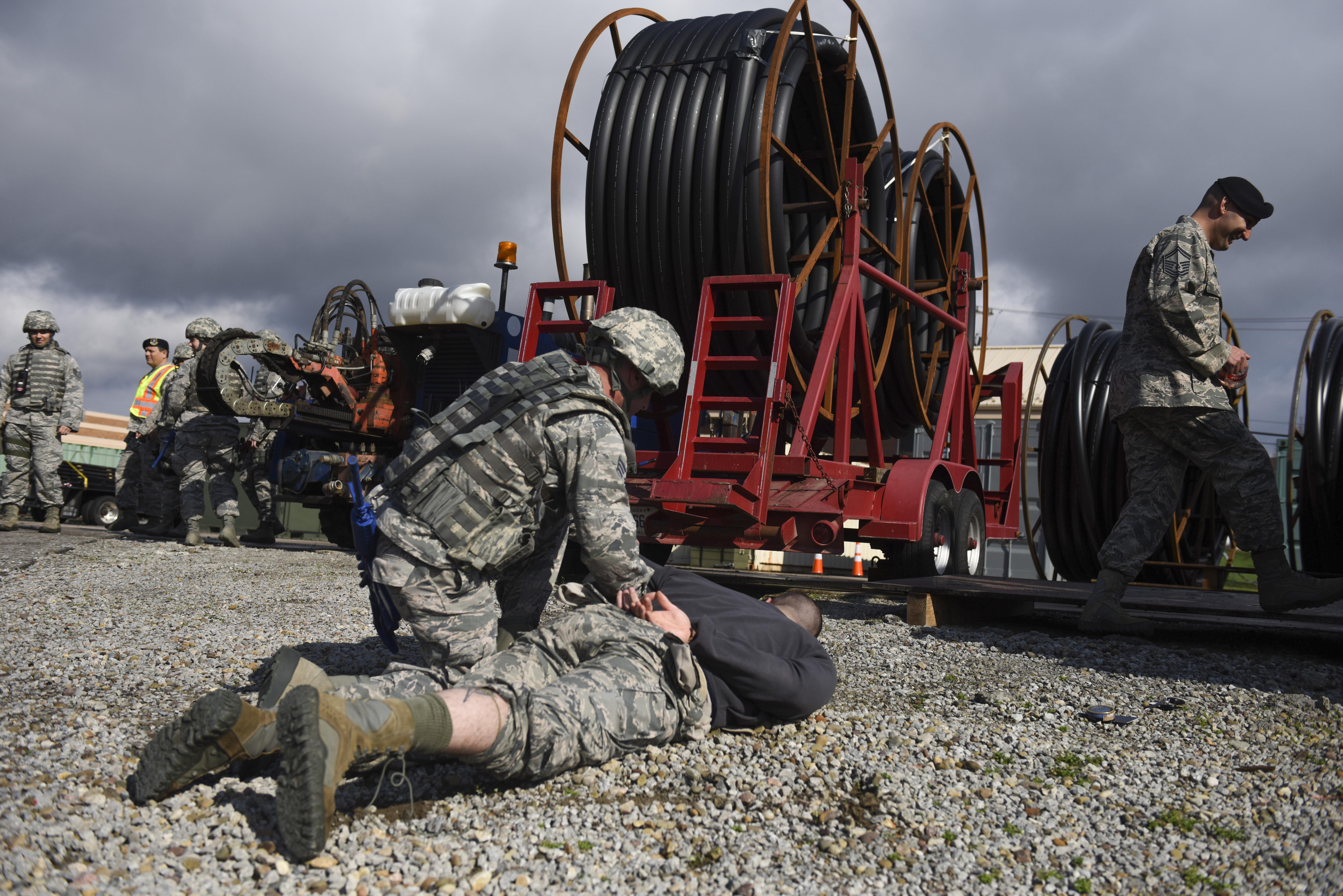 911th SFS conducts perimeter breach exercise > Pittsburgh Air Reserve