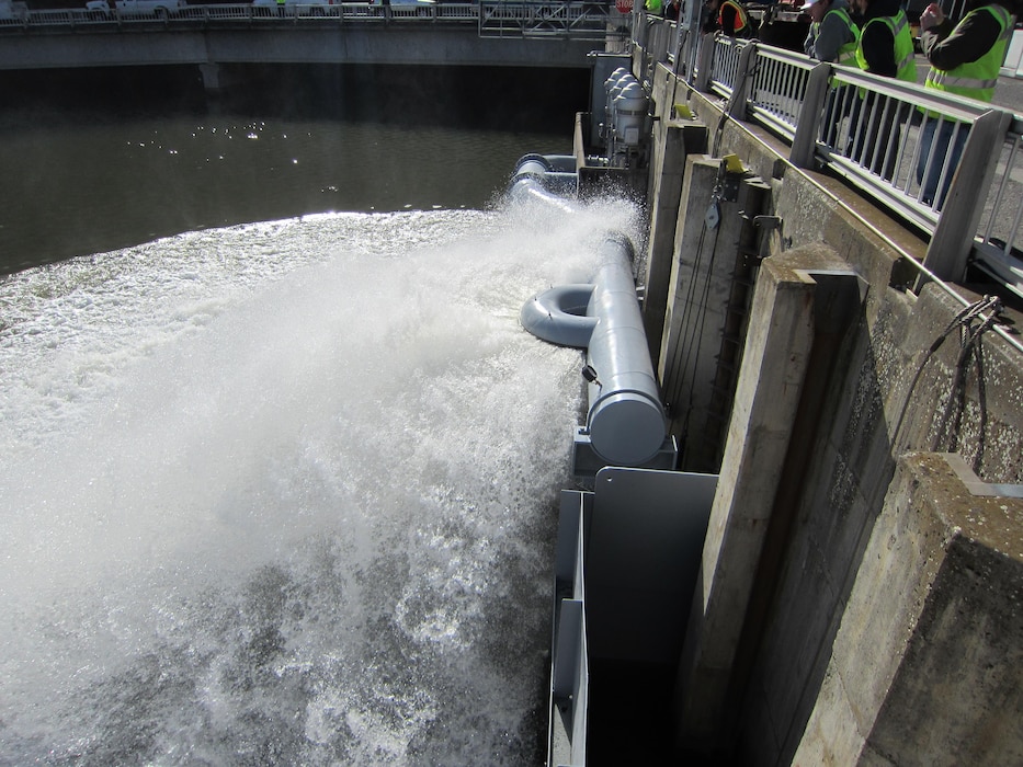 Circular cool water spray at upstream end of Lower Granite Dam adult fish ladder. U.S. Army Corps of Engineers photo.