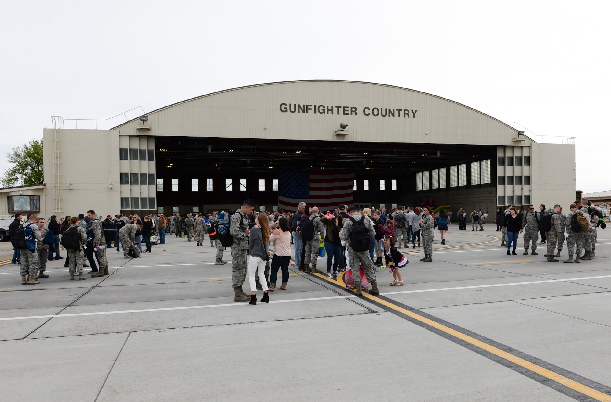 Airmen return from Southwest Asia April 24, 2016, at Mountain Home Air Force Base, Idaho. The airmen were deployed in support of Operation Inherent Resolve. (U.S. Air Force photo by Airman 1st Class Chester Mientkiewicz/Released)