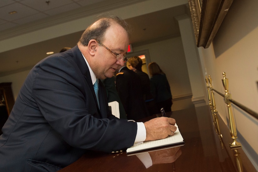 Colombian Defense Minister Luis Carlos Villegas signs a guest book before meeting with Deputy Defense Secretary Bob Work at the Pentagon, May 4, 2016. DoD photo by Air Force Senior Master Sgt. Adrian Cadiz