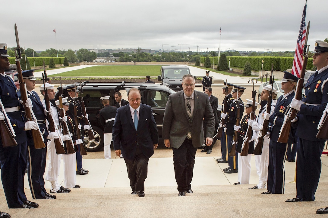 Deputy Defense Secretary Bob Work, right, hosts an honor cordon to welcome Colombian Defense Minister Luis Carlos Villegas to the Pentagon, May 4, 2016. The two defense leaders met to discuss matters of mutual importance. DoD photo by Air Force Senior Master Sgt. Adrian Cadiz