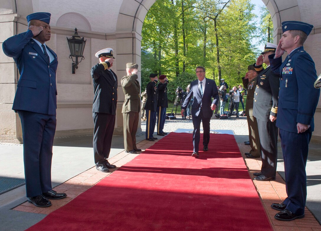 Defense Secretary Ash Carter arrives for a meeting of defense ministers from countries making the most substantial contributions to the counter-Islamic State of Iraq and the Levant fight, at U.S. European Command headquarters in Stuttgart, Germany, May 4, 2016. DoD photo by Navy Petty Officer 1st Class Tim D. Godbee