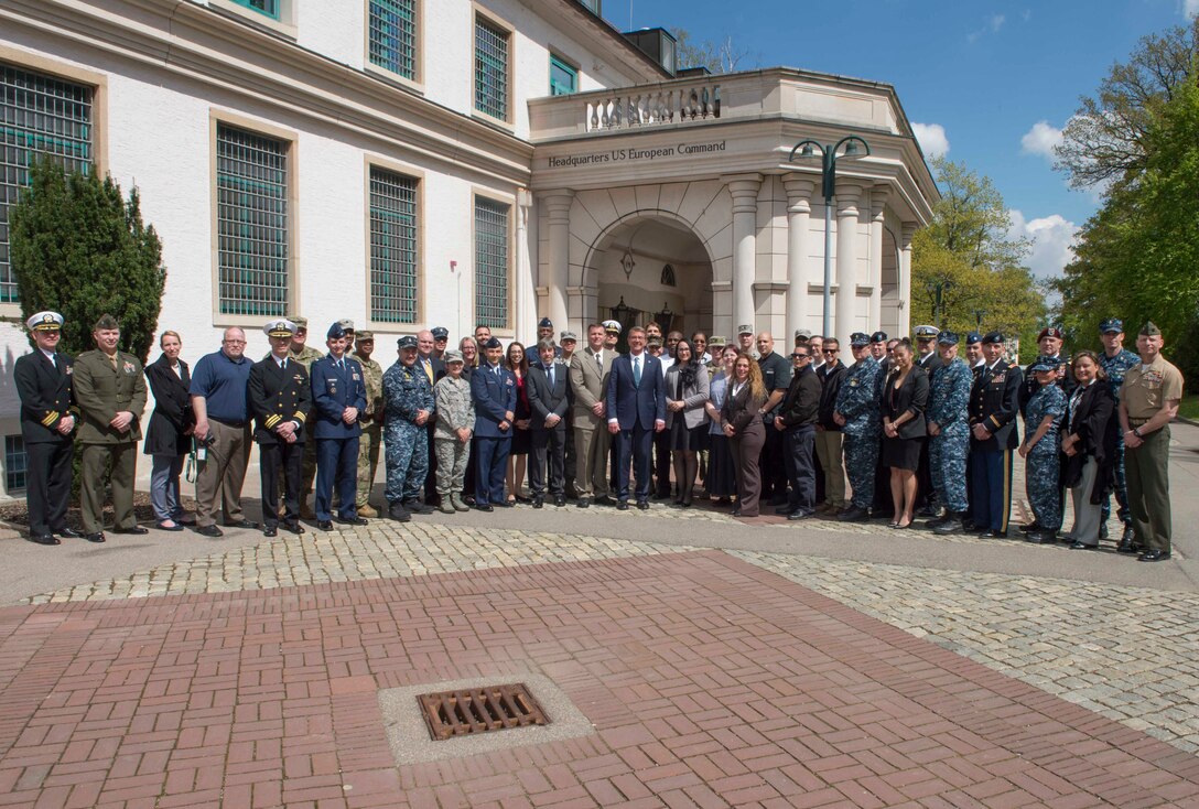 Defense Secretary Ash Carter takes a photo with the staff at U.S. European Command headquarters in Stuttgart, Germany, May 4, 2016. DoD photo by Navy Petty Officer 1st Class Tim D. Godbee