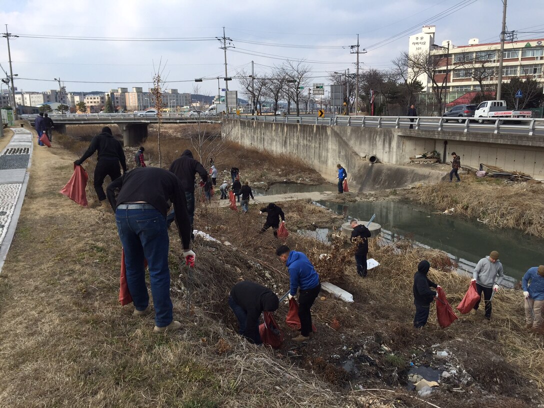 Marines from Combat Assault Battalion participated in a riverside clean-up of the Ocheon-eup City District February 16, 2016, in Pohang, South Korea. Approximately one ton of garbage was collected helping the community of approximately 54,000 residents. The Marines are from Combat Assault Battalion, 3rd Marine Division, III Marine Expeditionary Force, forward deployed in the Pacific.