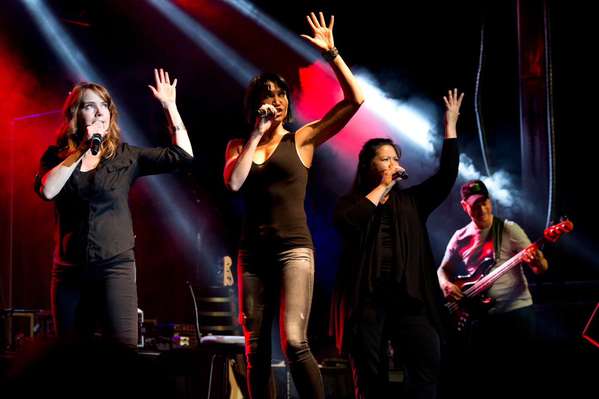 (L-R) Members of The Lt. Dan Band, Julie Dutchak, Molly Callinan, Mari Anne Jayme and Gary Sinise perform at Little Rock Air Force Base, Ark., April 29, 2016. The Lt. Dan Band derived its name from the character Sinise portrayed in the Academy-Award winning movie “Forrest Gump.” (U.S. Air Force photo by Master Sgt. Jeff Walston) 