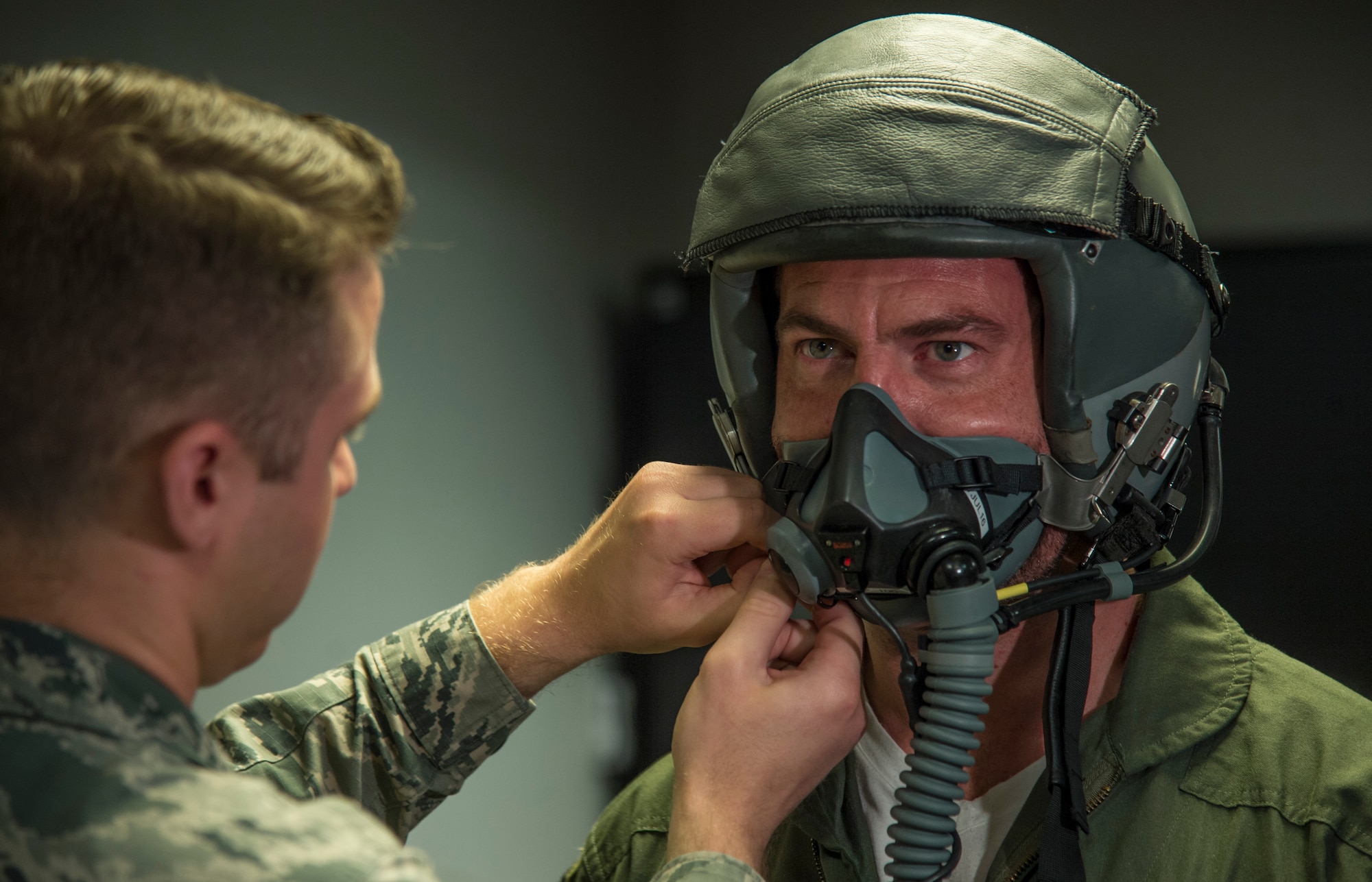 Jesse Palmer, correspondent for ABC’s Good Morning America, has his oxygen mask fitted by an Aircrew Flight Equipment technician at Langley Air Force Base, Va., May 3, 2016. The AFE technicians ensure the mask fits and is free of any seal leaks. (U.S. Air Force photo by Senior Airman Kayla Newman) 