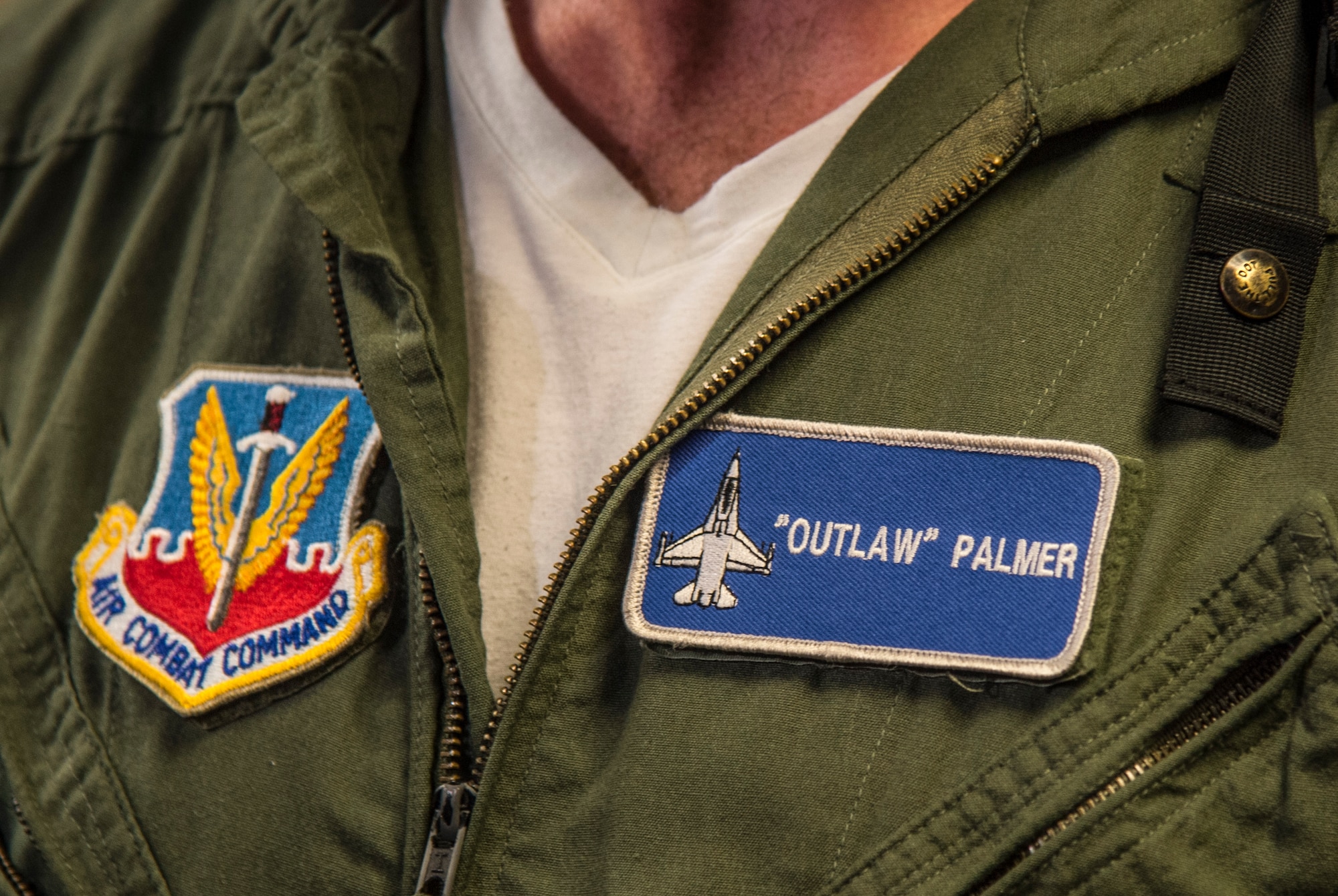 Jesse Palmer, correspondent for ABC’s Good Morning America, received a customized call sign for his flight in an F-16 Fighting Falcon at Langley Air Force Base, Va., May 3, 2016. Palmer also received a customized name plate above his flight locker. (U.S. Air Force photo by Senior Airman Kayla Newman)