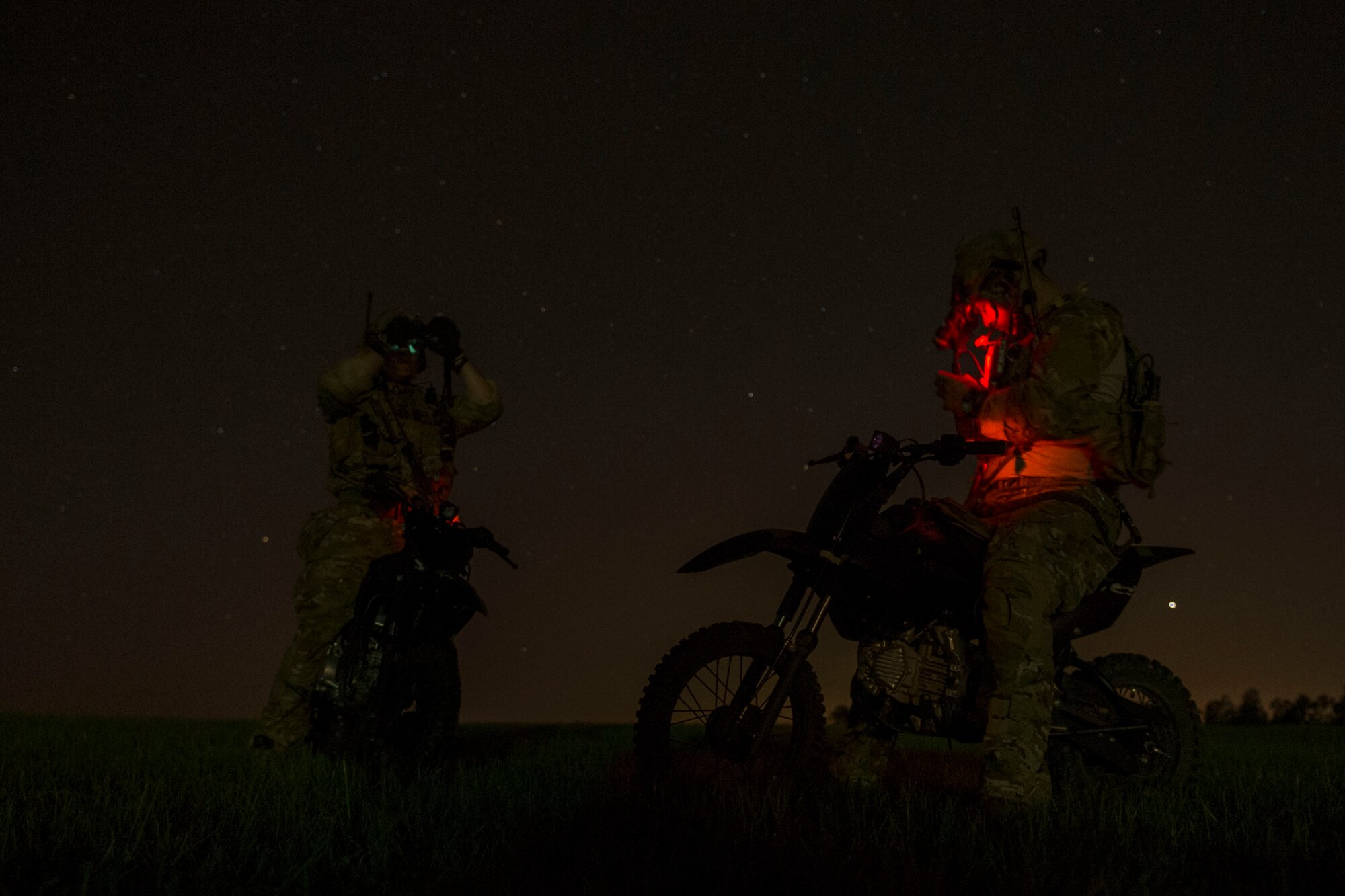 Combat controllers prepare a runway for aircraft during Emerald Warrior at Hurlburt Field, Fla., May 5, 2016. (U.S. Air Force photo by Senior Airman Taylor Queen)