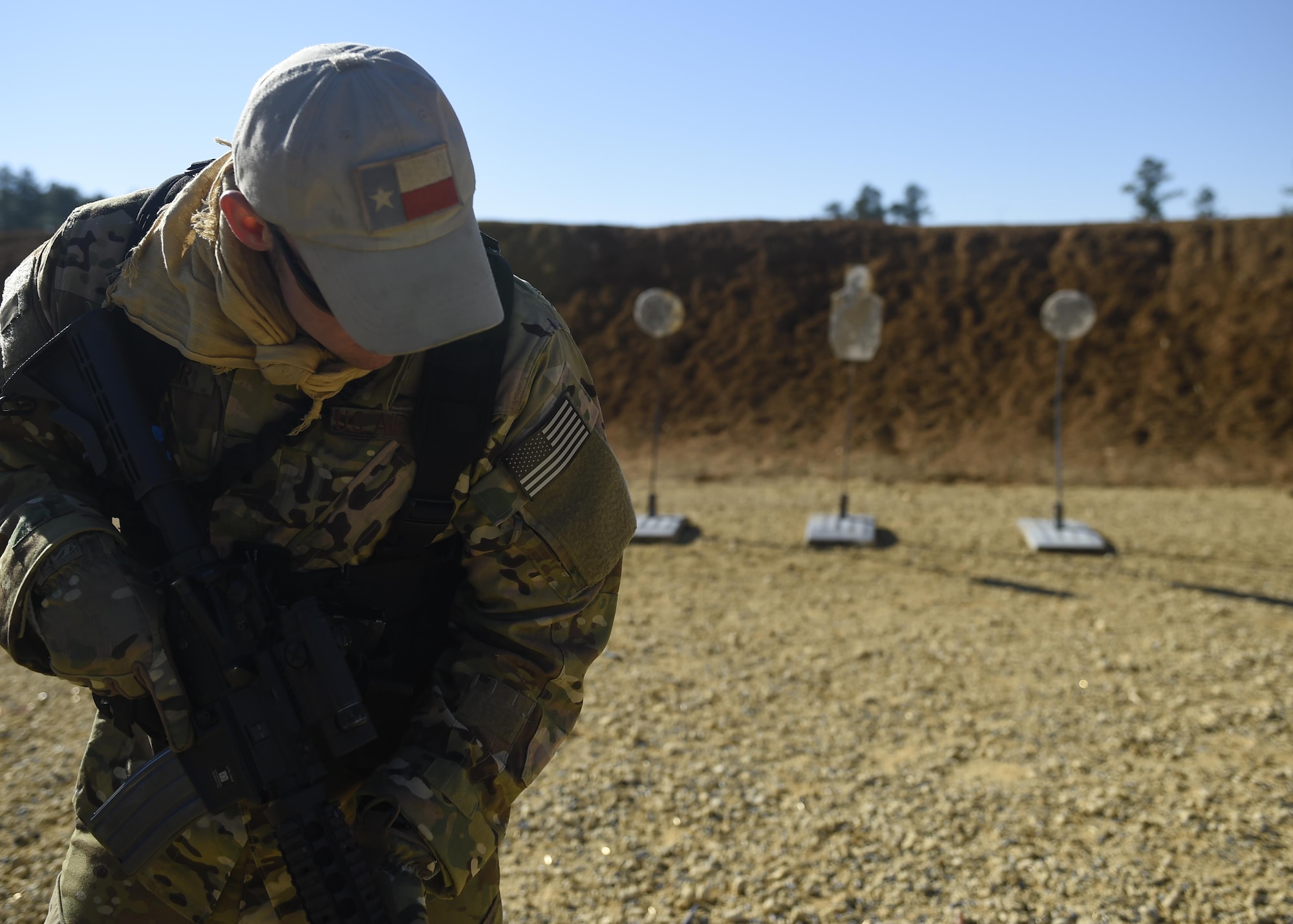 First Lt. Austin Zimmer, a U-28A pilot with the 318th Special Operations Squadron, practices the ‘El Presidente’ drill with his M4 carbine at a firing range near Baker, Fla., Feb. 24, 2016. The ‘El Presidente’ drill was developed to train shooters to identify and engage multiple targets quickly and accurately at short ranges. The irregular nature of Air Force Special Operations Command’s mission sometimes require air crews to operate in austere conditions downrange, which prompted the creation of the Air Commando Field Skills Course. (U.S. Air Force photo by Airman 1st Class Kai White)