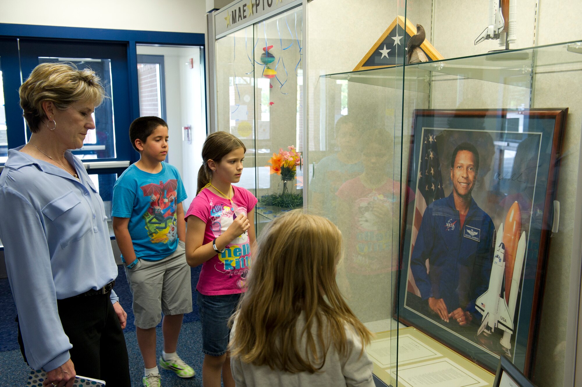Tammy Cox, spouse of 18th Air Force commander Lt. Gen. Sam Cox, toured Michael Anderson Elementary School May 4, 2016, as part of a visit to Fairchild Air Force Base, Wash. Mrs. Cox toured various Fairchild facilities and learned of the different programs the base offers to military families. (U.S. Air Force photo/Airman 1st Class Nick J. Daniello)