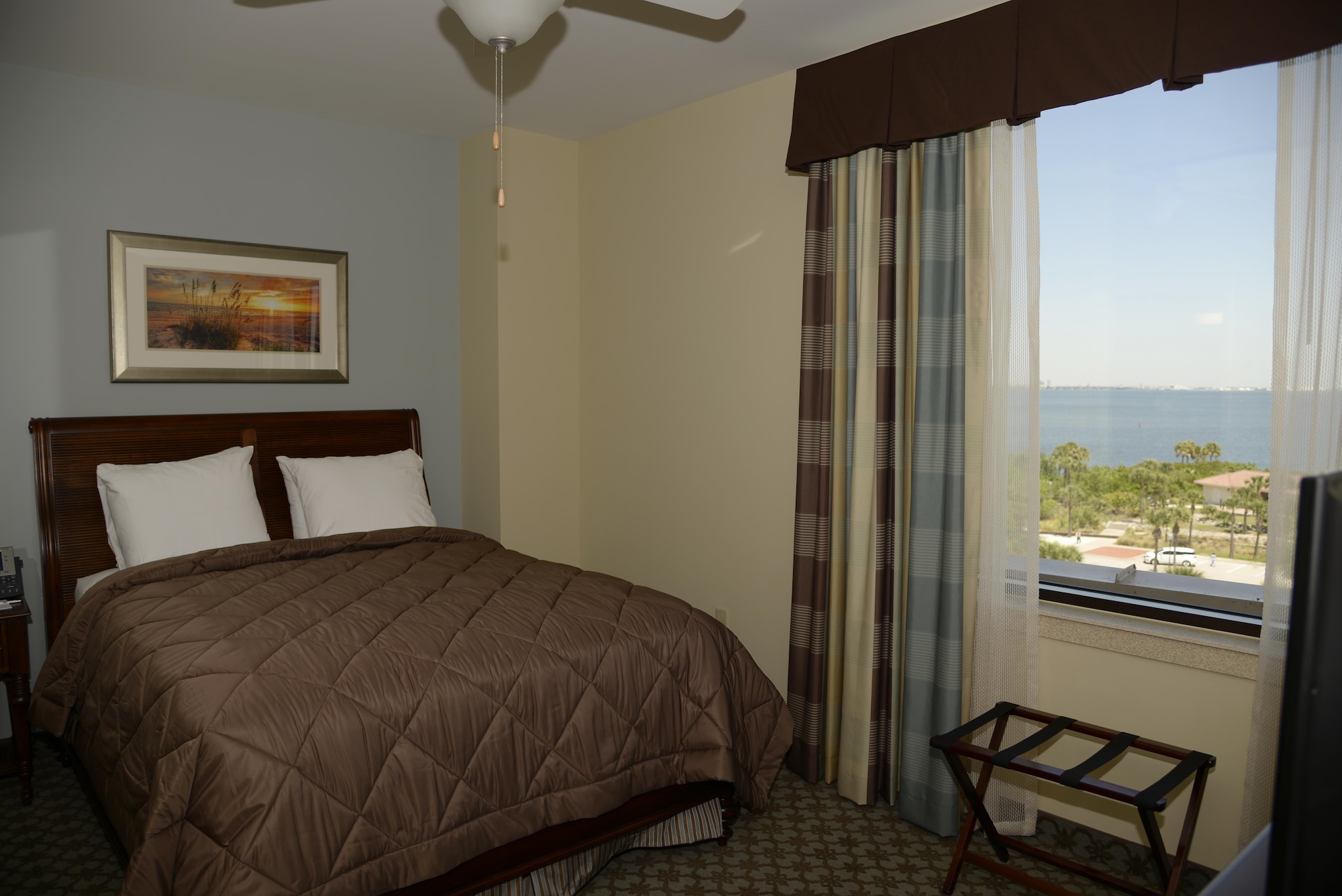 A general officer’s suite in the new MacDill Inn on MacDill Air Force Base, Florida, overlooks Tampa Bay. The two general officers suites feature a living room, upgraded kitchenette, bedroom and a spacious bathroom. (U.S. Air Force photo/Tech. Sgt. Krystie Martinez/Released)