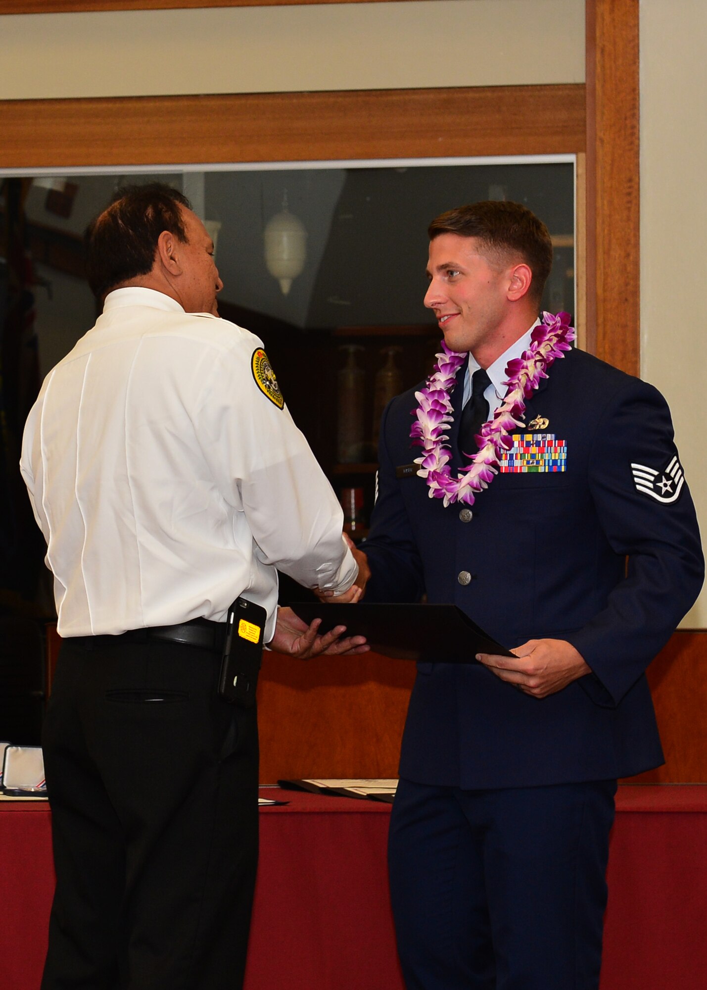 JBPHH Amn awarded The Honolulu Fire Departments Medal of Valor > 15th