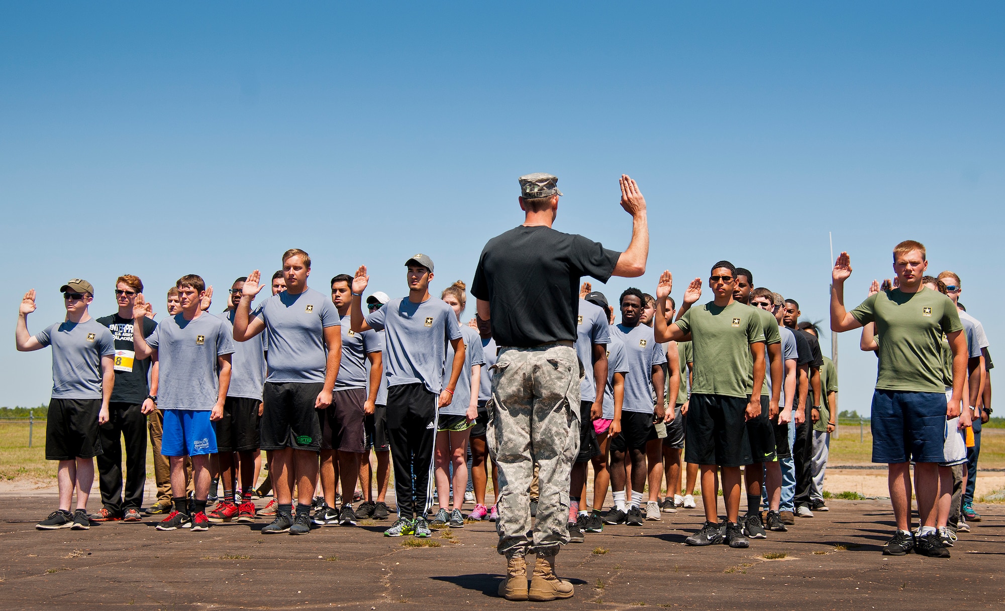A group of more than 40 new Soldiers take the oath of enlistment during the 6th Ranger Training Battalion’s open house event May 7 at Eglin Air Force Base, Fla.  The event was a chance for the public to learn how Rangers train and operate. The event displays showed equipment, weapons, a reptile zoo, face painting and weapon firing among others. The demonstrations showed off hand-to-hand combat, a parachute jump, snake show, and Rangers in action. (U.S. Air Force photo/Samuel King Jr.)