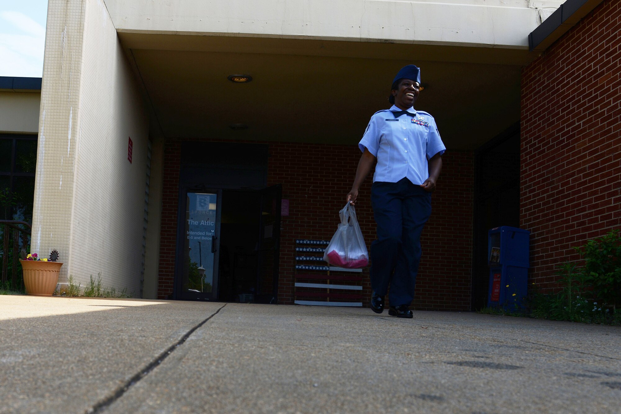 A U.S. Airman leaves the Attic with a shopping bag at Shaw Air Force Base, S.C., April 21, 2016. Service members E-5 and below are able to take home donated items such as children’s toys, clothing and military uniforms. On the third Thursday of each month, the Shaw Attic hosts an all-ranks day, allowing any Team Shaw member to use the Attic as a resource. (U.S. Air Force photo by Airman 1st Class Destinee Dougherty)
