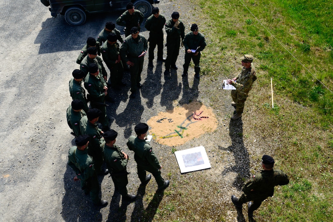 A U.S. soldier briefs Polish soldiers during the Strong Europe Tank Challenge at the Grafenwoehr Training Area in Grafenwoehr, Germany, May 10, 2016. U.S. Army Europe and the German Bundeswehr co-hosted the four-day competition, which was designed to foster military partnership while promoting NATO interoperability. Seven platoons from six NATO nations competed in the event, the first multinational tank challenge at Grafenwoehr in 25 years. Army photo by Pfc. Emily Houdershieldt