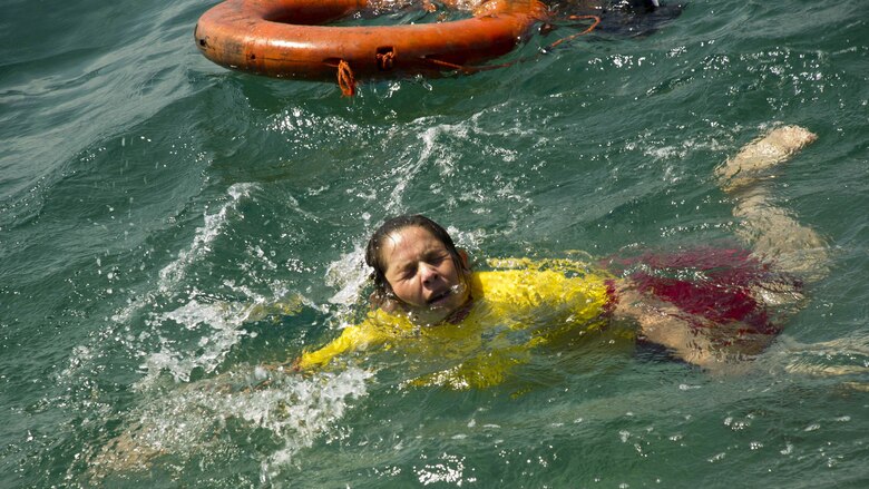 A Honduran Naval trainee performs a swimming aptitude test April 4, 2016 along the northern coast of Honduras. The test helped to establish proficiency in the water and to better develop the skills of the entire training class, during the first-ever consolidated infantry course hosted by the Honduran Navy.