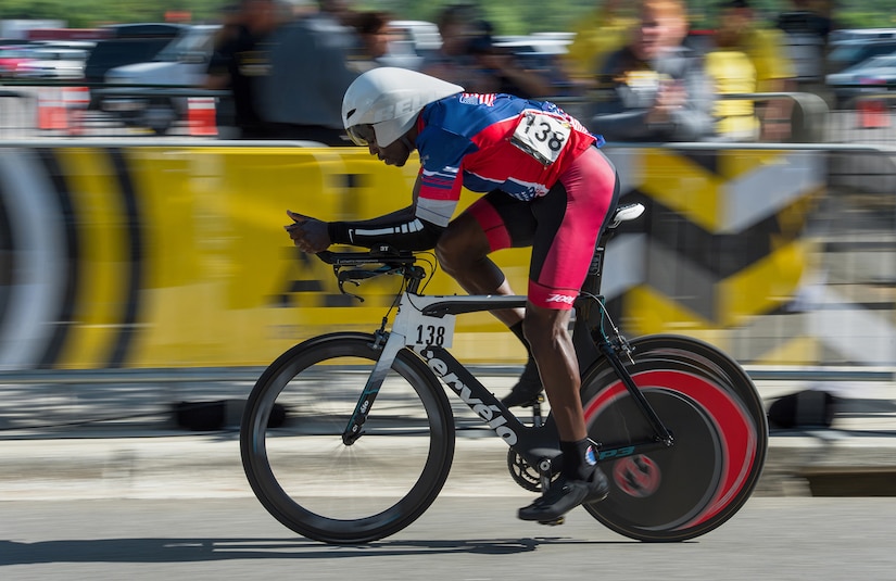 Army Staff Sgt. Zed Pitts cycles in the 2016 Invictus Games in Orlando, Fla., May 9, 2016. DoD photo by EJ Hersom