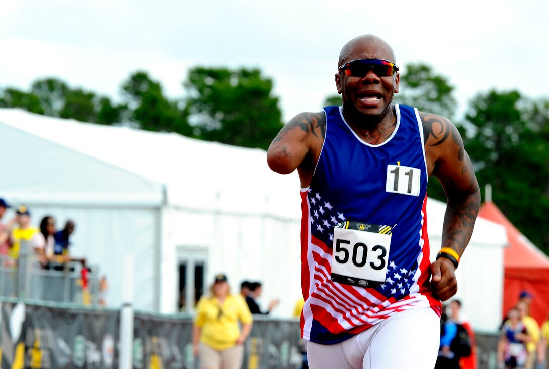 Army Sgt. 1st Class Michael Smith competes in the 1,500-meter event at the track and field finals during the 2016 Invictus Games in Orlando, Fla., May 10, 2016. Air Force photo by Staff Sgt. Carlin Leslie