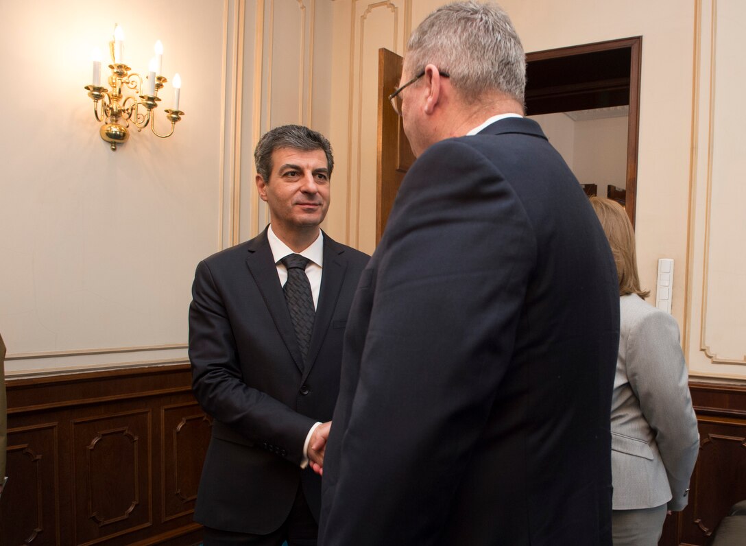 Deputy Defense Secretary Bob Work meets Romanian Defense Minister Mihnea Motoc in Bucharest, Romania, May 11, 2016. DoD photo by Navy Petty Officer 1st Class Tim D. Godbee