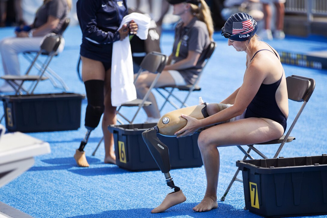 U.S. swim team member Christy Wise prepares to compete in the 50-meter breaststroke during the 2016 Invictus Games in Orlando, Fla., May 11, 2016. Army photo by Spc. Tracy McKithern