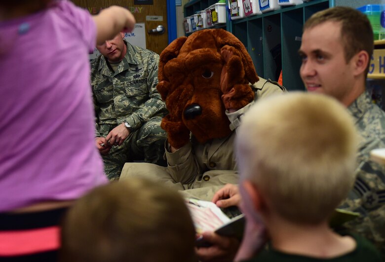 McGruff the Crime Dog visits Buckley children > Buckley Air Force Base