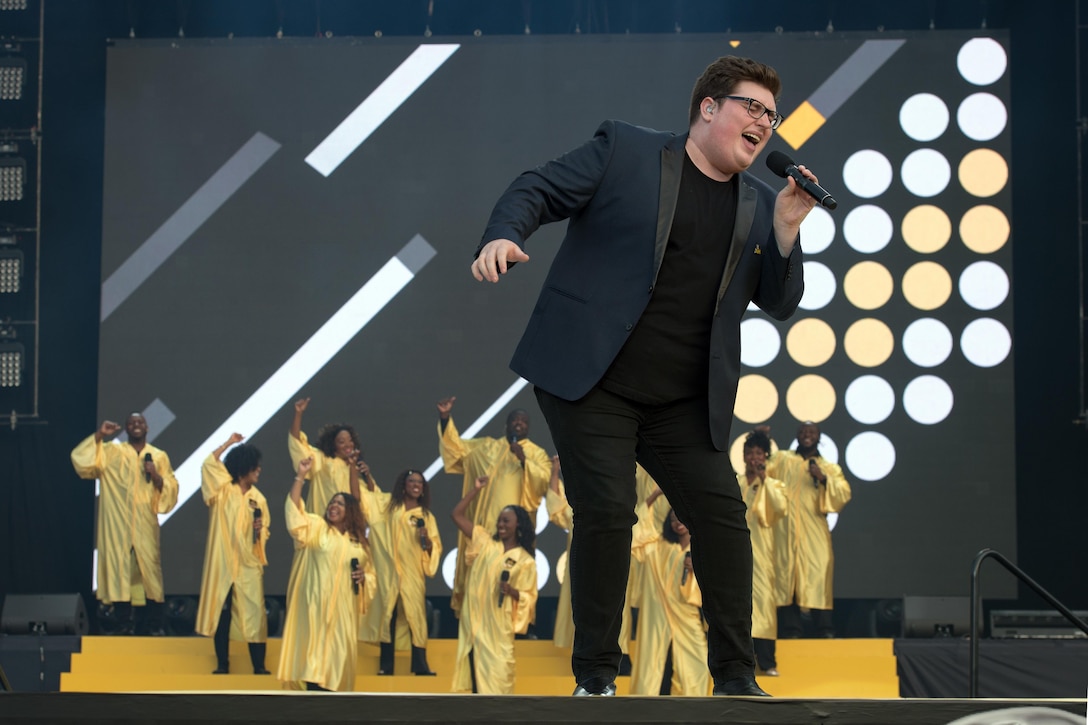 Singer Jordan Smith performs during the closing ceremonies of the 2016 Invictus Games in Orlando, Fla. May 12, 2016. DoD photo by E. Joseph Hersom