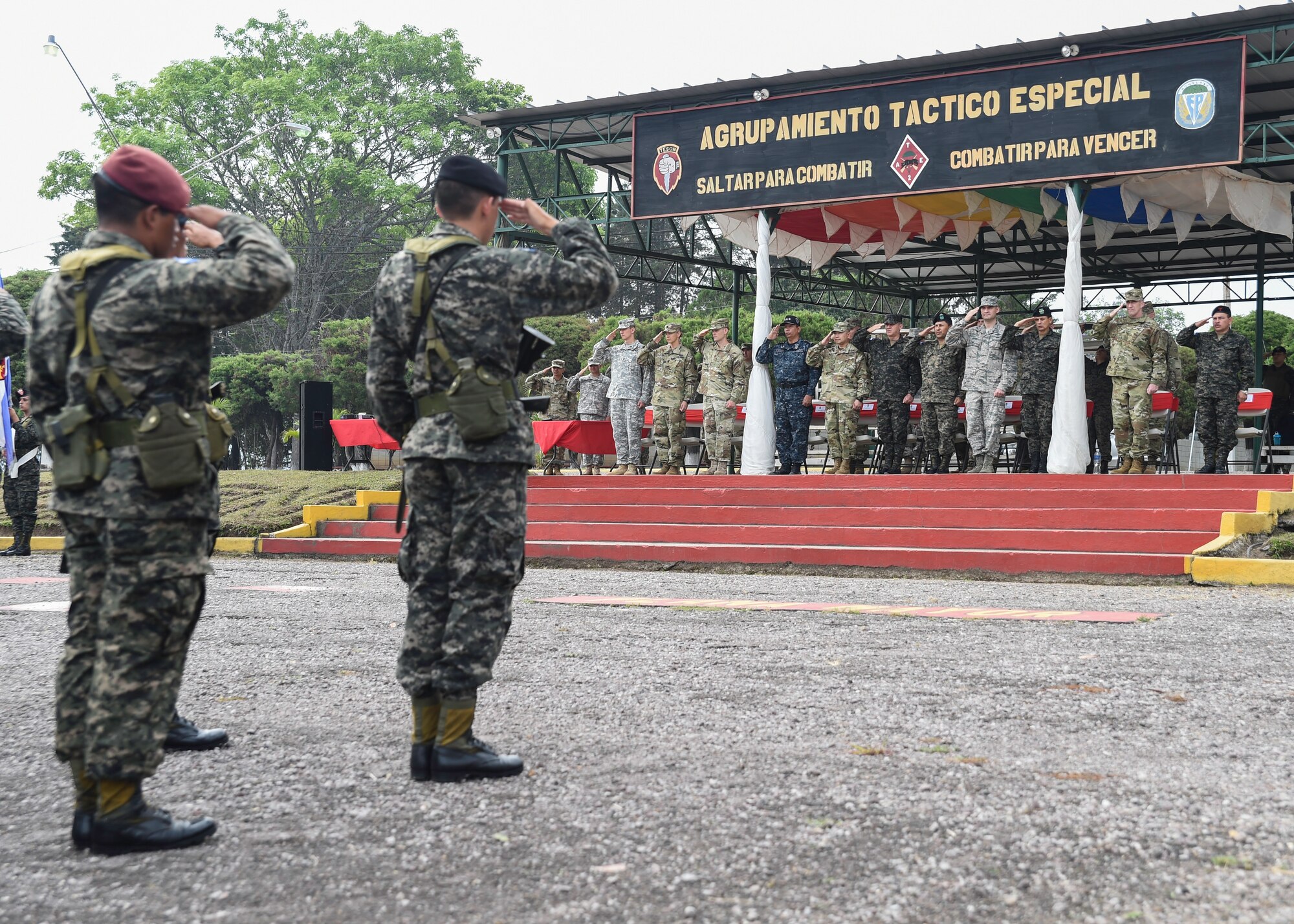 Leadership from U.S. Army South, Regionally Aligned Forces-Central America, Joint Task Force-Bravo and the Honduran Army salute the newest graduates of a Task Force-Caiman-sponsored RAF-CENTAM training course in Tamara, Honduras, April 30, 2016. Task Force-Caiman’s Team Jaguar completed their initial tactical training rotation from April 11-30 with Honduran Army and TIGRES (Tropa de Inteligencia y Grupos de Respuesta Especial de Seguridad de la Policía Nacional) Special Police in order to enhance the partner nation’s border control/security capabilities in disrupting and neutralizing transnational organized crime activities. (U.S. Air Force photo by Staff Sgt. Siuta B. Ika) 
