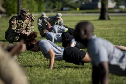 U.S. Army Reserve Soldiers from the 200th Military Police Command's headquarters company conduct the push-up event as part of the Army Physical Fitness Test, May 14, during battle assembly at Fort Meade, Maryland. (U.S. Army photo by Master Sgt. Michel Sauret)