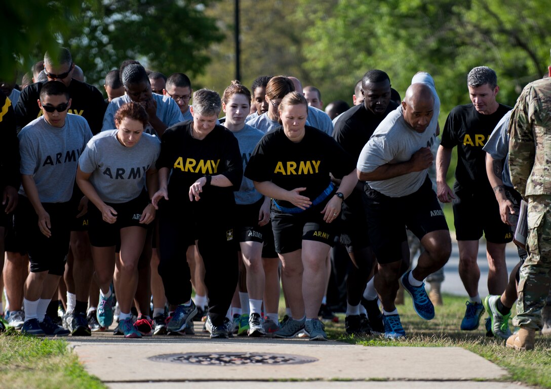 U.S. Army Reserve Soldiers from the 200th Military Police Command's headquarters company take off for a two-mile run in the Army Physical Fitness Test, May 14, during battle assembly at Fort Meade, Maryland. (U.S. Army photo by Master Sgt. Michel Sauret)