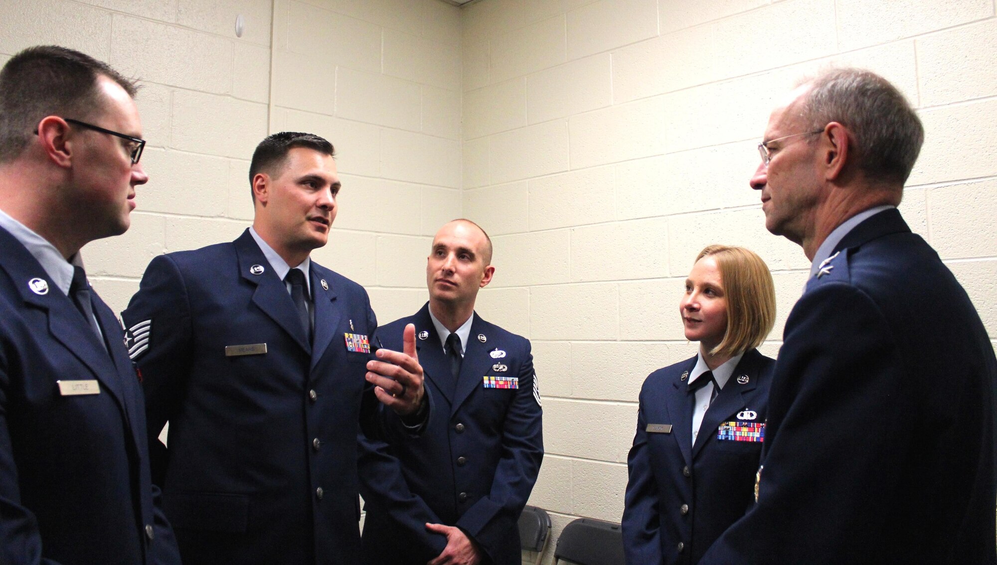 Air Force Surgeon General Lt. Gen. (Dr.) Mark Ediger met with Air Force Students prior to the commencement ceremony. The charter class of the Enlisted to Medical Degree Preparatory Program graduated on May 11, 2016 during a commencement ceremony held at George Mason University. The Enlisted to Medical Degree Preparatory Program is a partnership between the Armed Services and Uniformed Services University. Designed for enlisted service members, the two-year program enables members to remain on active duty status while enrolled as full-time students in preparation for application to medical school. Pictured from left to right: Staff Sgt. Matt Little, Tech. Sgt. Jeremy Mears, Tech. Sgt. Joe Merfeld, Tech. Sgt. Lindsay Slimski and Gen. Ediger (U.S. Air Force photo by Prerana Korpe, AFMS Public Affairs)
