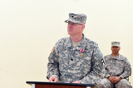 Lt. Col. Andrew C. Dillon, outgoing commander for the 3rd battalion, 335 Infantry Regiment, 157th Infantry Brigade, gives his final remarks during the unit’s change of command ceremony, May 15, 2016, at Fort Sheridan, Illinois.
(U.S. Army photo by Spc. David Lietz/Released)