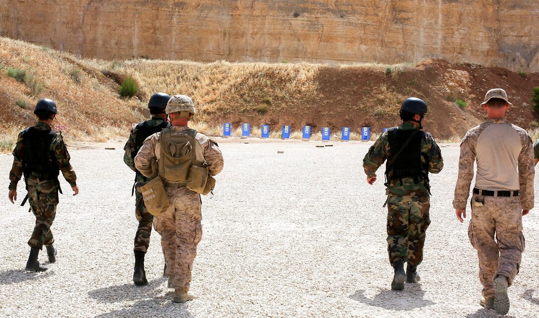 U.S. Marines with 2nd Battalion, 7th Marine Regiment, Special Purpose Marine Air Ground Task Force Crisis Response Central Command 16.2, and members of the Jordanian Armed Forces participate in a live fire range during Exercise Eager Lion 16 at King Abdullah II Special Operations Training Center, Kingdom of Jordan on May 17, 2016. Eager Lion 16 is a US military bi-lateral exercise with the Hashemite Kingdom of Jordan designed to strengthen relationships and interoperability between partner nations. (U.S. Marine Corps photo by Lance Cpl Alejandro Dominguez/Released)