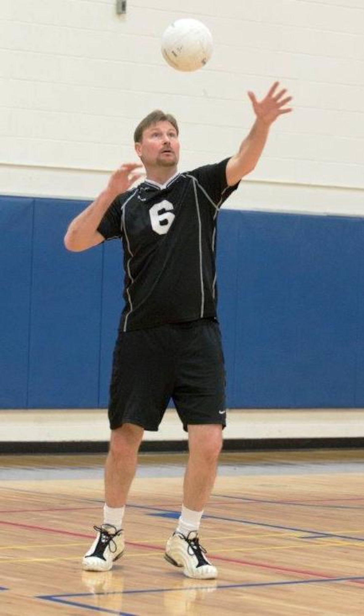 Tim Filzen serves for the Retirees during the Intramural Basketball Championship April 11 against the 10th Civil Engineer Squadron Fire Department. The Retirees beat Fire Department in the two-game season wrap-up, 25-19 and 26-24. (U.S. Air Force photo) 
