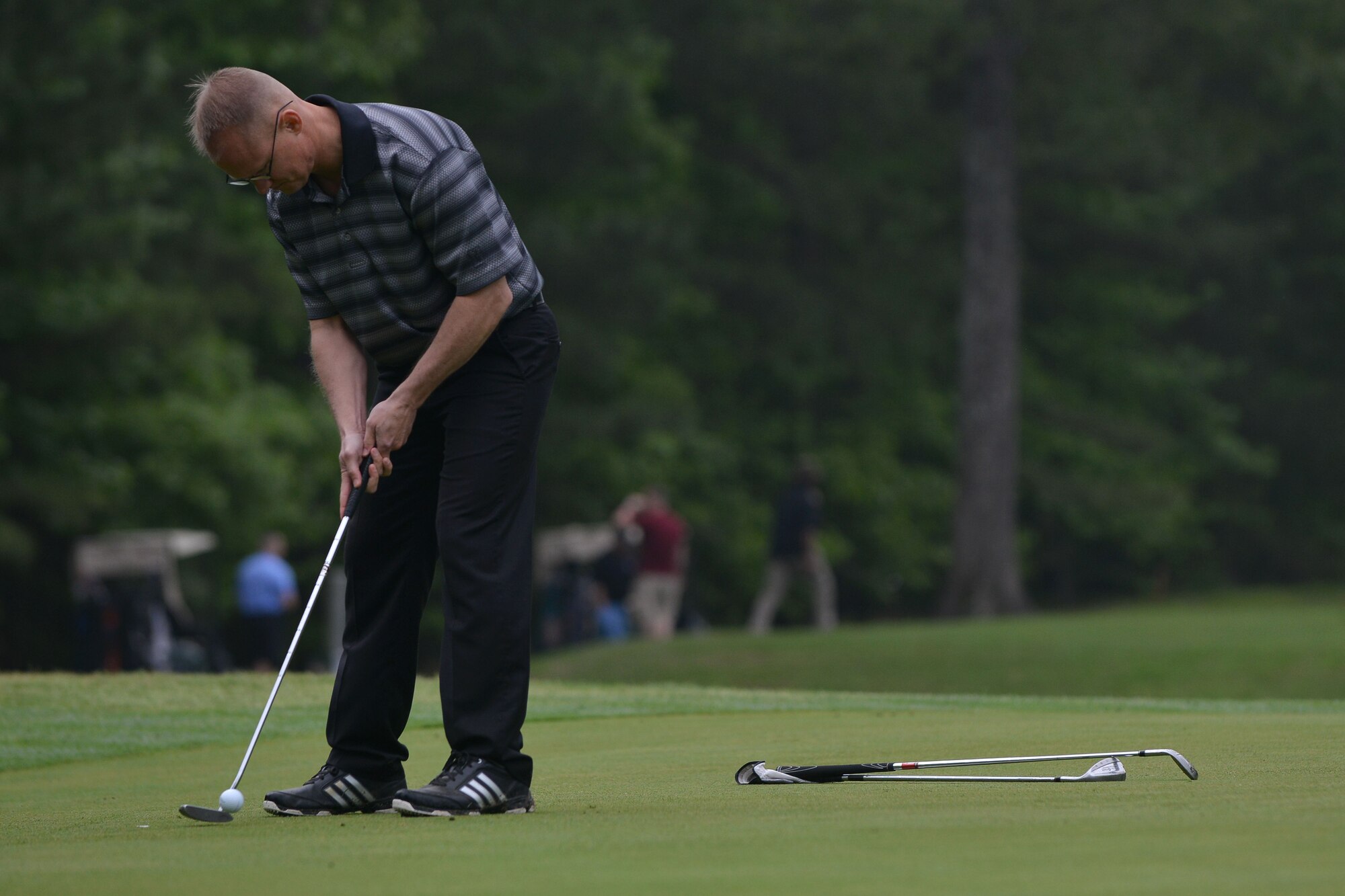 U.S. Air Force Chief Master Sgt. Mark Hurst, command chief of the 633rd Air Base Wing, putts during the Commander’s Cup Golf Tournament at Fort Eustis, Va., May 13, 2016. The tournament course rotates between Langley Air Force Base and Fort Eustis annually to promote a joint community. (U.S. Air Force photo by Staff Sgt. Natasha Stannard)