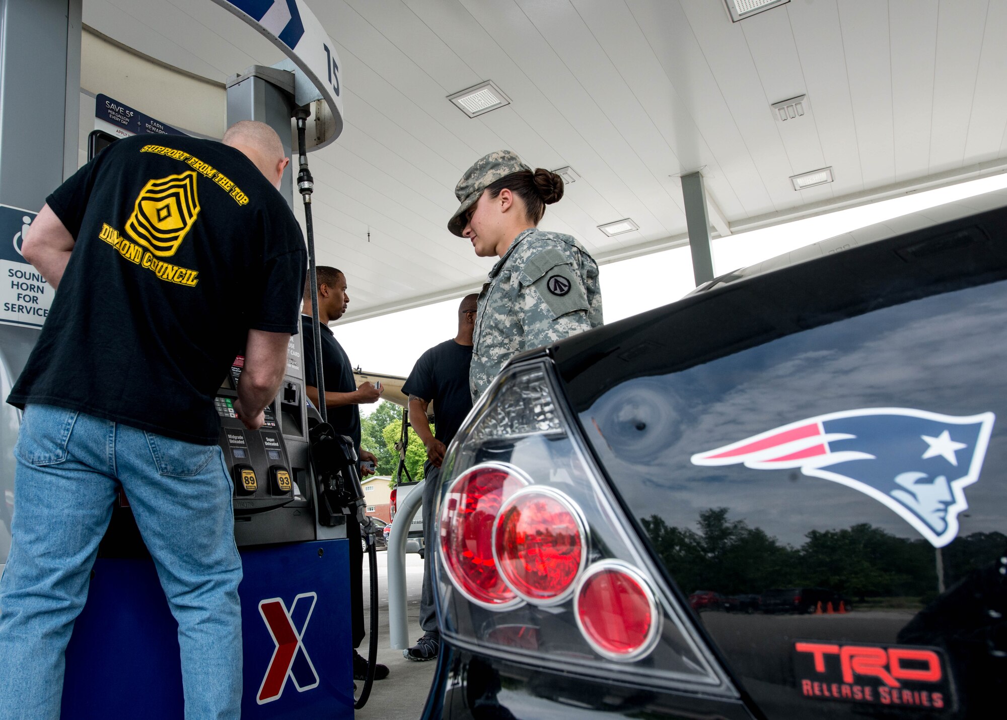 U.S. Army 1st Sgt. John Webb Jr., 128th Aviation Brigade first sergeant, pays for a Soldier’s gas at Fort Eustis, Va., May 10, 2016. The goal of the Fort Eustis Diamond Council is to positively affect professional development, esprit de corps and moral across the installation. (U.S. Air Force photo by Staff Sgt. J.D. Strong II)
