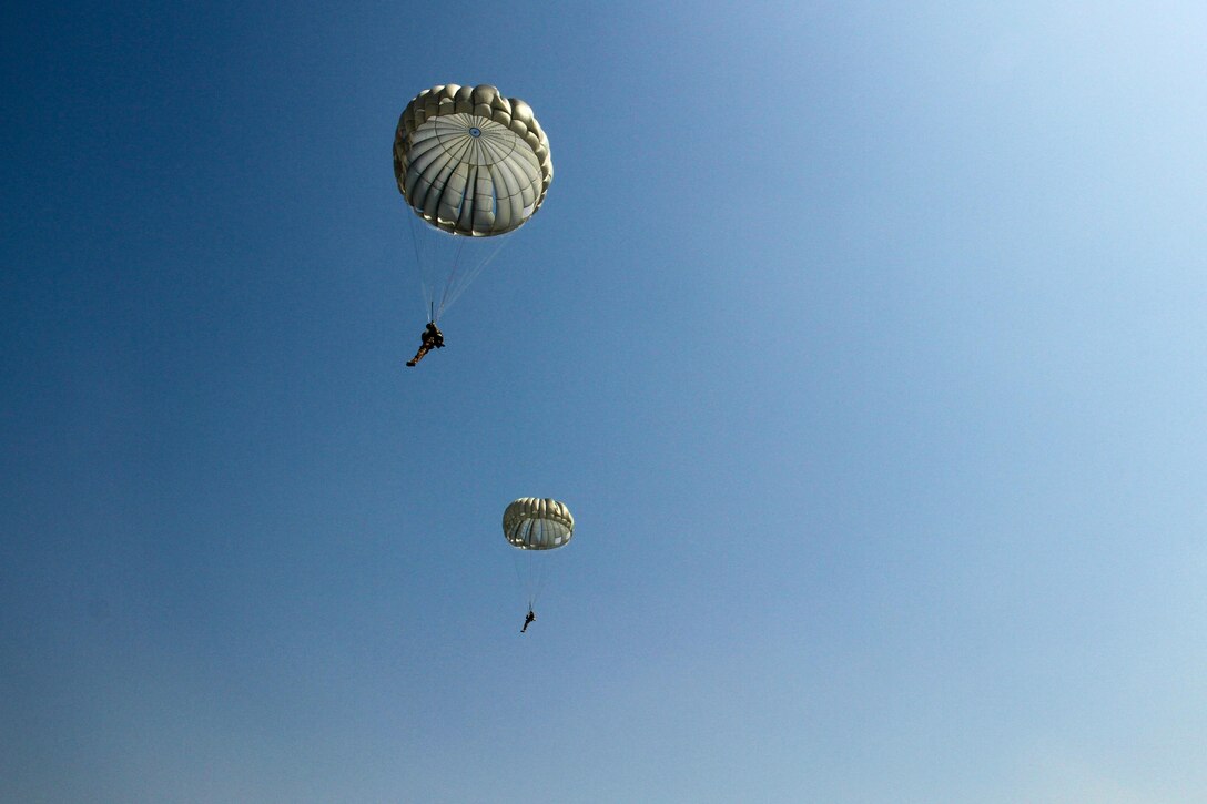 Friendship jump participants parachute to the drop zone during the closing event of Fuerzas Comando 2016 in Ancon, Peru, May 11, 2016. Army photo by Spc. Jaccob Hearn