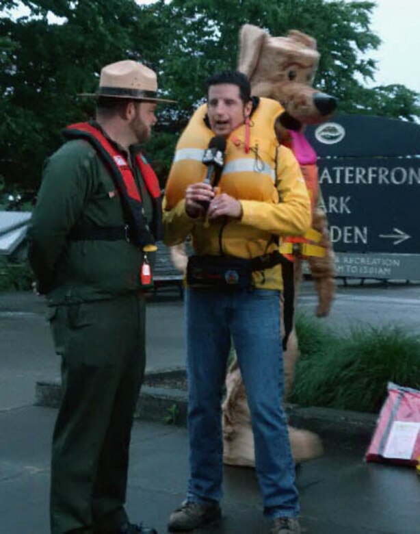 Monty Biggs, Portland District park ranger is interviewed by KGT-TV reporter, Drew Carney.
U.S. Army Corps of Engineers and Oregon State Marine Board representatives appeared live on Portland's KGW-TV to talk about water safety, explain how life jackets save lives and demonstrate different life jacket styles. One heroic team member was pushed into the Willamette River to show the effects of cold water immersion and confirm the critical job of a life jacket. 