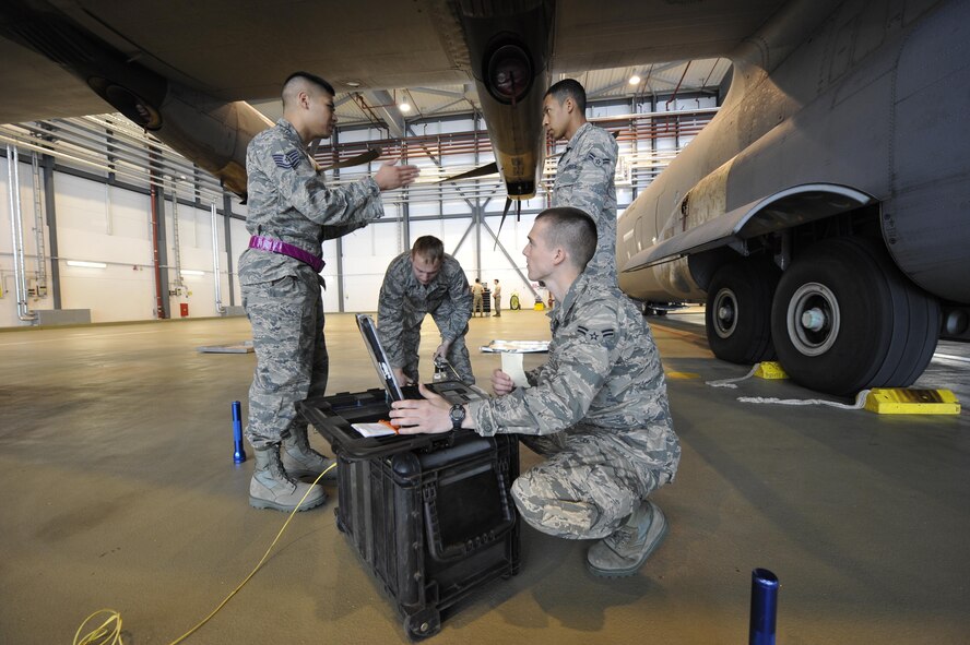 Tech. Sgt. Roscoe Tamondong, 86th Maintenance Group NCO in-charge instructor element (left), gives Airmen in the crew chief training course guidance on performing tire pressure checks on a C-130J Super Hercules May 17, 2016 at Ramstein Air Base, Germany. Tamondong is one of four training instructors assigned to the 86th MXG. (U.S. Air Force photo/Staff Sgt. Leslie Keopka)
