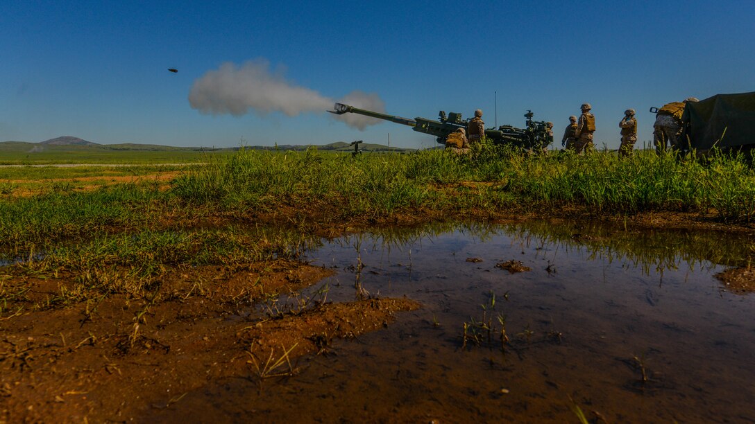 Students at the Field Artillery Basic Officers Leadership Course fire from a M777A2 Howitzer at Fort Sill, Oklahoma, May 11, 2016. The course allows officers to get a general understanding of what the Marines they lead will be doing in a deployed environment. 