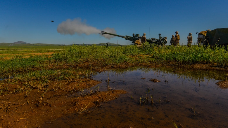 Students at the Field Artillery Basic Officers Leadership Course fire from a M777A2 Howitzer at Fort Sill, Oklahoma, May 11, 2016. The course allows officers to get a general understanding of what the Marines they lead will be doing in a deployed environment. 