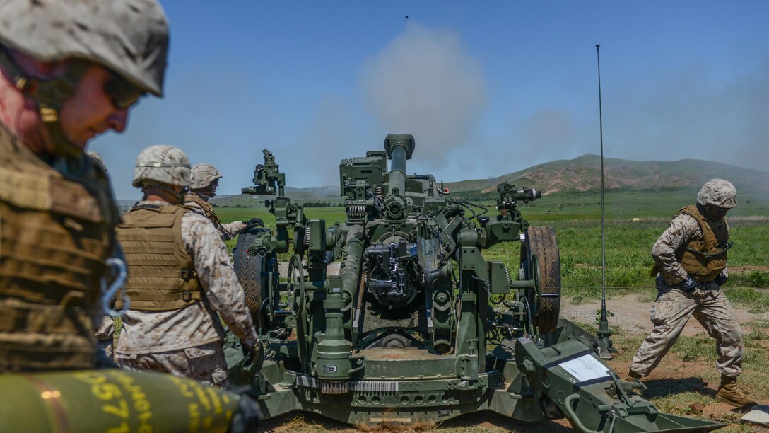 Students at the Field Artillery Basic Officers Leadership Course conduct firing drills at Fort Sill, Oklahoma, May 11, 2016. Marine officers spend five months at the school learning how to lead their Marines in the artillery field. 